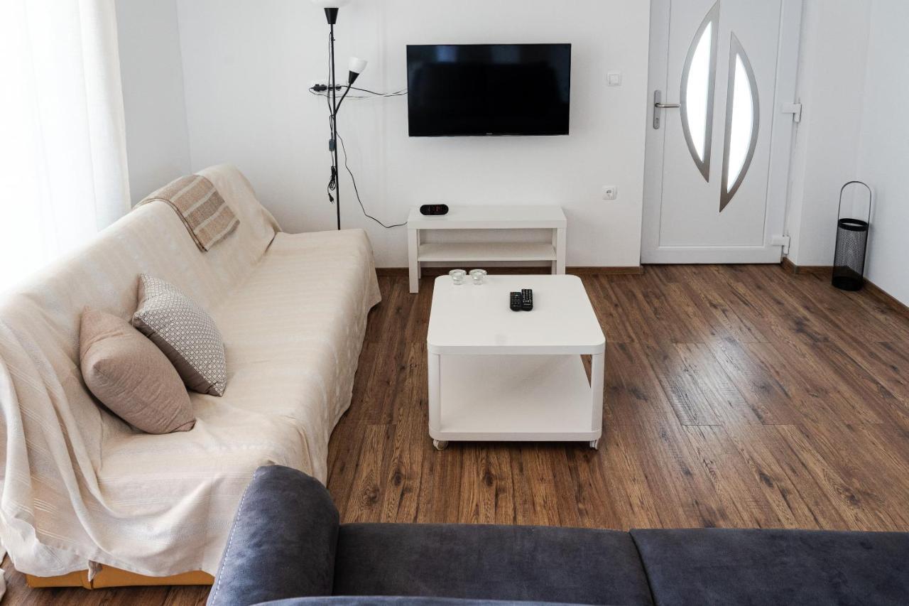 Station 22 - Brand New Apartment With A Terrace And Private Parking فير المظهر الخارجي الصورة